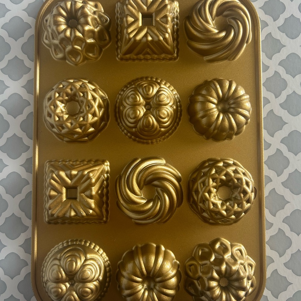 Nordic Ware Bundt Charms Gold Cast Aluminum Baking Pan
